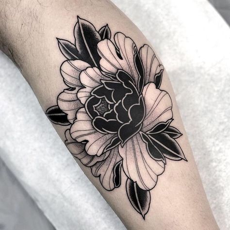 Black Peony Tattoo Design, Simple Bold Tattoos, Trad Knee Tattoo, Bold Flower Tattoo, Dark Peonies, Black Flowers Tattoo, Peony Flower Tattoos, Dragon Ideas, Flores Tattoo