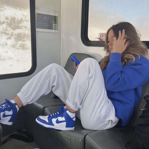 Blue Sweatpants Outfit Aesthetic, Kentucky Blue Dunks Outfit, Royal Blue Dunks Outfit, Dark Blue Dunks Outfit, Nike Dunk Blue Outfit, Outfits With Blue Dunks, Blue Dunk Outfit, Blue Dunks Outfit, Blue Adidas Outfit