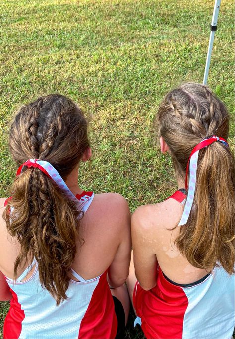 Running Race Day Aesthetic, Cross Country Hair Ribbons, Swaggy Hairstyles, Race Hairstyles Running, Track Meet Hair, Xc Hair Styles, Track Hairstyles Sports Running, Field Day Hairstyles, Running Hairstyles Runners