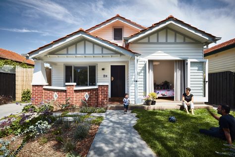 Mullet Homes in Melbourne That Are Modern in the Back - Dwell Aussie Mullet, Californian Bungalow, Bungalow Extensions, Rammed Earth Wall, Passive Solar Design, Nice House, Glass Extension, Solar Design, Rammed Earth