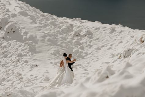 Queenstown Elopements NZ (@queenstownelopementsnz) beautiful destination winter wedding!
#heliweddingsnz
#destinationweddingsnz
#weddingideasnz Wedding New Zealand, Queenstown Wedding, Winter Elopement, Queenstown, Bespoke Wedding, Beautiful Destinations, Winter Wedding, New Zealand, Destination Wedding