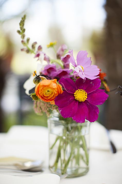 Wildflower Centerpieces Round Table, Create A Flower Bed, Jam Jar Flowers, Jar Bouquet, Mason Jar Flower Arrangements, Flower Bed Decor, Jar Of Flowers, Wildflower Centerpieces, Mason Jar Flowers