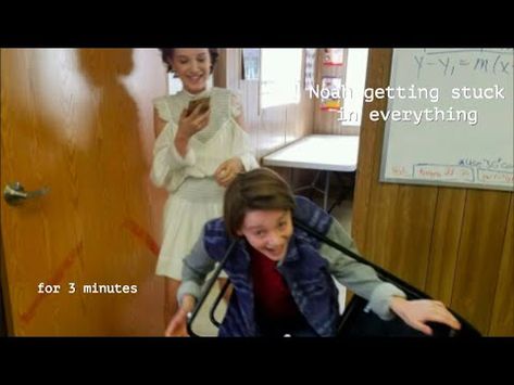 Noah Schnapp Getting Stuck, Noah Schnapp Funny, Noah Schnapp, Stranger Things Season, Time Flies, Season 4, Funny Moments, Stranger Things, Movies And Tv Shows