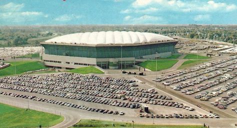 Information and pictures of the Pontiac Silverdome former home of the Detroit Lions Pontiac Silverdome, Lake Boats, Pontiac Michigan, Lake Lighthouse, Detroit History, Michigan Art, Nfl Stadiums, Detroit Lions Football, Detroit Area