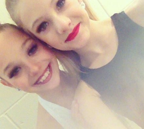 Maddie and Paige <3 Maddie And Paige, Dance Moms Moments, Young The Giant, Dance Moms Funny, Paige Hyland, Dance Mums, Chloe Lukasiak, Dance Photography Poses, Maddie Ziegler