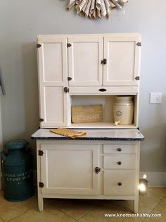 Bliss and Blossom Designs: Breathing life back into Grandma's Hoosier Cabinet Hoosier Cabinet Ideas Farmhouse, Antique Hoosier Cabinet, Potting Station, Hoosier Cabinets, Redo Cabinets, Appliance Garage, Kitchen Queen, Hoosier Cabinet, Flour Sifter