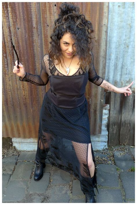 Pin for Later: This Woman Dressed Up Every Day For 1 YEAR — See Her Astounding Costumes Bellatrix Lestrange See how to DIY Bellatrix Lestrange here. Bellatrix Lestrange Costume, Harry Potter Kostüm, Halloween Costumes Women Creative, Harry Potter Halloween Costumes, Diy Couples Costumes, Pumpkin Halloween Costume, Diy Costumes Women, Harry Potter Cosplay, Diy Kostüm