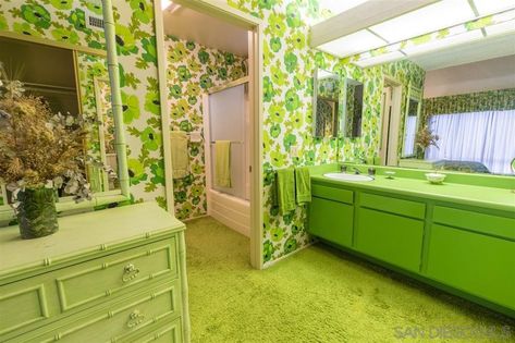 70s Green Bathroom, Green Countertops, Decoration Logo, Retro Bathroom, 70s Green, Green Retro, Green Home, Green Interiors, Green Bathroom