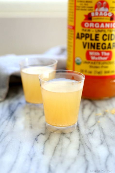 Apple Cider Vinegar Shots (ACV Shots) - Delightful Mom Food Acv Shots, Apple Cider Vinegar Shots, Lemon Shots, Vinegar Drinks, Apple Benefits, Apple Cider Vinegar Drink, Wellness Shots, Organic Apple Cider, Cold Sores Remedies