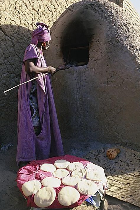 Timbuktu Mali, African Life, Stone Oven, Bread Oven, Central Africa, African People, Out Of Africa, Cultural Diversity, We Are The World