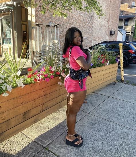 Pink Platform Sandals Outfit, Laid Back Outfits Black Women, Sandal Outfits Black Women, Platform Sandals Outfit Aesthetic, Cute Summer Outfits Black Women, Platform Sandals Outfit, Sandals Outfit, Streetwear Fashion Women