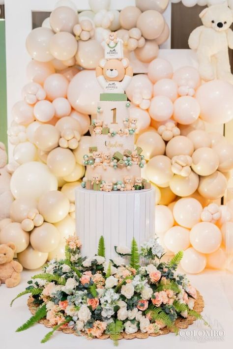 Beary 1st Birthday Beary First Birthday Girl, Arch Balloon Backdrop, Beary 1st Birthday, Parisian Baby Showers, Beary First Birthday, Arch Balloon, Surf Party, Lunch Party, Cupcake Images