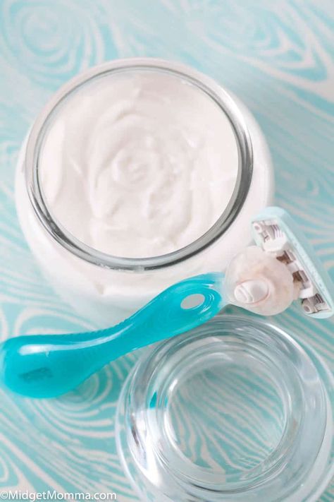 Vanilla Coconut Shaving Cream. Homemade Shaving Cream that smells so amazing. DIY shaving cream with coconut is so easy to make too! You will love this Easy DIY shaving cream! Lemon Lip Scrub, Sugar Lip Scrub Diy, Homemade Shaving Cream, Diy Shaving Cream, Natural Shaving Cream, Scrub Recipe Diy, Diy Lip Scrub, Lemon Sugar Scrub, Homemade Body Care