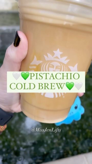 Starbucks Drinks Holiday, Pistachio Cream Cold Brew, Starbucks Drinks Healthy, Starbucks Shaken Espresso, Starbucks Drinks Iced, Pistachio Sauce, Low Carb Coffee, Iced Espresso, Sugar Free Vanilla Syrup