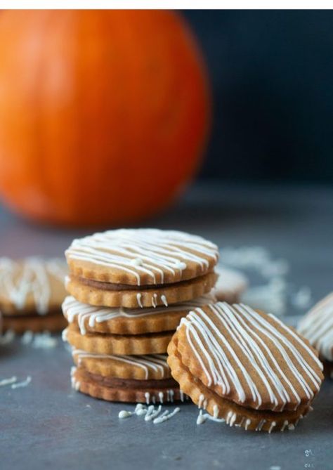 Spice Shortbread Cookies, Light Cookies, Fall Cookie Recipes, Cookie Sandwich Recipes, Dessert Inspiration, Pumpkin Cookie Recipe, Sandwich Cookie, Pumpkin Spice Cookies, Pumpkin Desserts