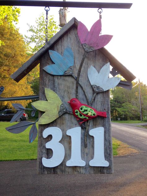 Birdhouse with flowers and bird, house number sign, side 2. Refreshed and painted new colors. Birdhouse made of barnwood. Diy Tiered Tray Decor, Old Fence Wood, Fun Garden Decor, Diy Tiered Tray, Bird Houses Ideas Diy, Barn Wood Crafts, Decorative Bird Houses, Garden Design Layout, Garden Whimsy