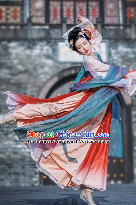 Princess Historical, Traditional Chinese Dance, Chinese Dancer, Diao Chan, Dancer Outfits, Harpers Bazar, Chinese Dance, Traditional Culture, Traditional Chinese Dress