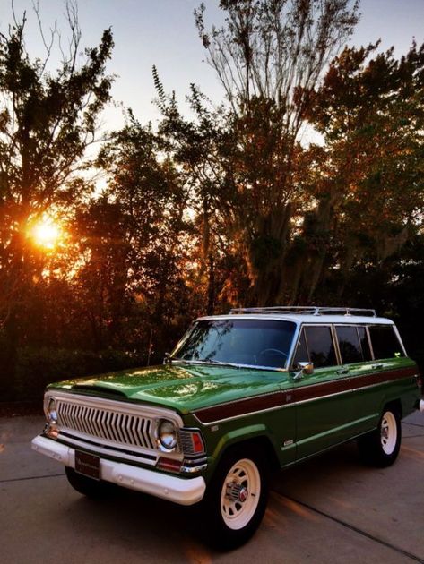 Jeep Pictures, Jeep Grand Wagoneer, Classic Jeeps, Jeep Ideas, Vintage Jeep, Grand Wagoneer, Hummer Cars, Old Jeep, Army Truck