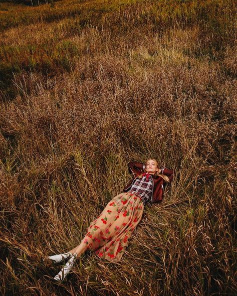 Dreams Photography, Inspiration Photoshoot, Bohemian Diesel, Outdoor Shoot, Photoshoot Idea, Field Of Dreams, Fashion Photography Poses, Fashion Photography Inspiration, Foto Art