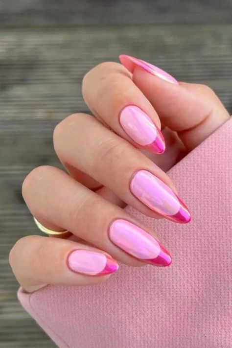 Fall in love with these pink French tip nail designs that add a touch of elegance to your Valentine's look, and discover many more ideas in our blog post! Pink Nail Sets, Ballerina Nails Designs, Nail Art French, Pink Chrome Nails, Cute Pink Nails, Minimalist Nail, Unghie Nail Art, French Tip Nail Designs, Light Pink Nails