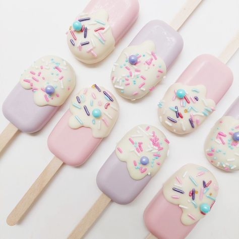 Ice Cream Cakesicles Ideas, Ice Cream Cakesicles, Two Sweet Cake Pops, Cake Popcicles Ideas, Cake Sicles Design, Popsicle Cake Pops, Army Birthday Cakes, No Bake Cake Pops, Cake Pop Decorating