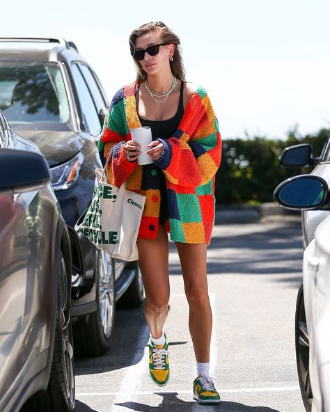 One thing about Mrs. Bieber... she's going to rock a sneaker. If you're looking for inspo this summer — from gorpcore styles to bloke trainers, see how the model has paired summer 2024's most versatile shoe trend with everyday looks. [Getty] Hailey Outfits, Hailey Bieber Street Style, Style Development, Hailey Baldwin Street Style, Ootd Idea, Hailey Bieber Outfits, Dunks Outfit, La Girls, Hailey Bieber Style