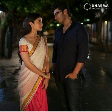 2 States Wedding Scene, Bollywood Romance, Bollywood Aesthetics, Alia Bhatt Saree, 2 States, Indian Bridesmaid Dresses, Desi Love, Actress Hairstyles, Movies Quotes Scene