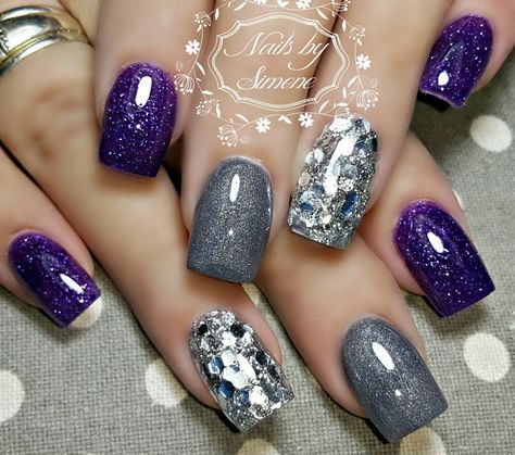 Grey silver glitter dark purple nails Nails Purple And Silver, Black Silver Nails, Purple And Silver Nails, Ongles Gel Violet, Dark Purple Nails, Nail Design Glitter, Purple Glitter Nails, Silver Nail Designs, Opal Nails