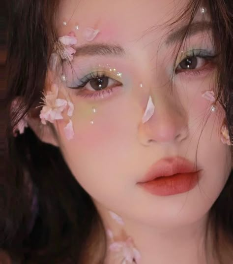 Douyin Flower Makeup, Lotus Flower Makeup, Cherry Blossom Makeup Look, Flower Petal Makeup, Flower Make Up, Pink Flower Makeup, Flower Makeup Looks, Fairy Makeup Aesthetic, Cherry Blossom Makeup