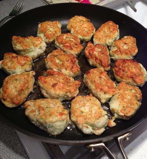 Fish cakes. Denmark Food, Danish Recipes, Danish Cuisine, Fish Cookies, Scandinavian Lifestyle, Fish Cakes, Scandinavian Food, Danish Food, Fish Cake