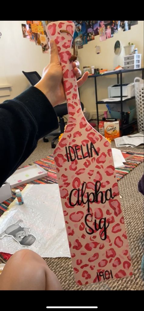 Pink Paddles Sorority, Paddle Ideas Sorority Big Little, Pink Paddle Sorority, Pink Sorority Paddle, Alpha Phi Paddle, Big Little Paddles Sorority Ideas, Sorority Paddles Ideas, Kappa Canvas, Sorority Canvas Art