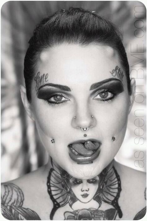 i like her small horns they fit her face wonderfully Exotic Tattoos, Split Tongue, Dimple Piercing, Surreal Tattoo, Facial Piercings, Piercings Unique, Face Tattoos, Goth Women, Body Modification