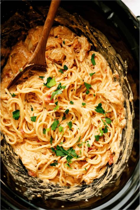 Slow Cooker Chicken Spaghetti Recipe - Six Sisters' Stuff Six Sisters Slow Cooker, Slow Cooker Chicken Spaghetti Recipe, Slow Cooker Chicken Spaghetti, Garlic Monkey Bread Recipe, Slow Cooker Chicken Pasta, Monkey Bread Recipe Easy, Crockpot Chicken Spaghetti, Chicken Spaghetti Recipe, Slow Cooker Spaghetti