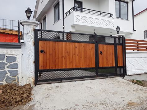 Latest Main Gate Designs, Modern Window Design, Wrought Iron Garden Gates, Iron Garden Gates, Gate Wall Design, Gate Designs Modern, Fence Gate Design, Grill Gate Design, House Main Gates Design