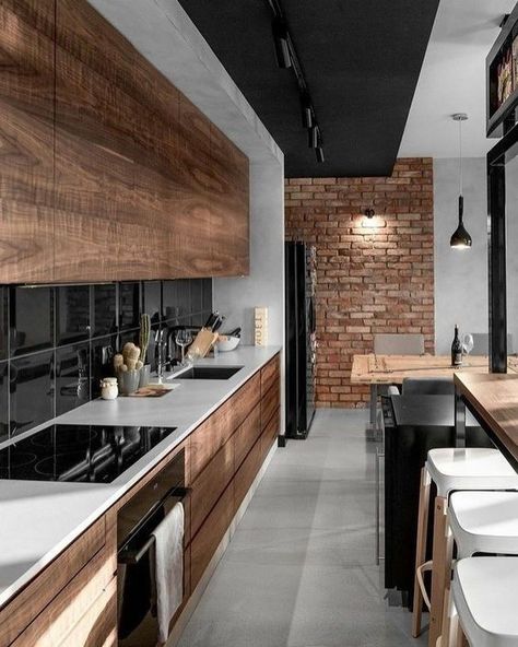 Hiasan Dalaman Dapur, Traditional Kitchen Interior, Dapur Moden, Chalet Kitchen, Interior Boho, Dark Wood Kitchens, Desain Pantry, Chalet Design, Split Level House