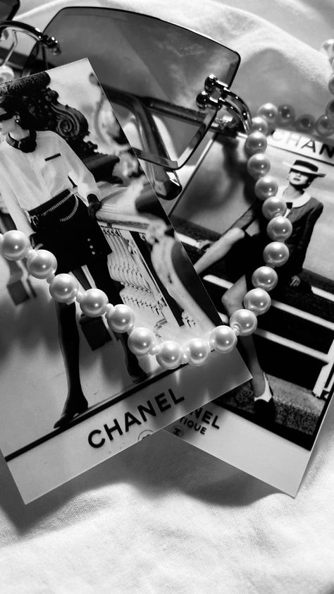 Chanel Fashion Aesthetic, Chanel Background, Chanel Black And White, Black And White Photo Wall, Black And White Picture Wall, Black Phone Wallpaper, Gray Aesthetic, Bathroom Pictures, Aesthetic Black