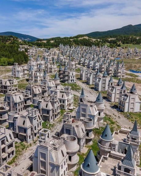 Amazing Places - This is Burj Al Babas, the ghost town of Turkey with almost 700 mini Disney castles ~.~ Mini Castle House, Castle Houses, Disney Castles, Abandoned Hotels, Abandoned Village, Abandoned Cities, Fantasy Style, Castle House, Abandoned Mansions