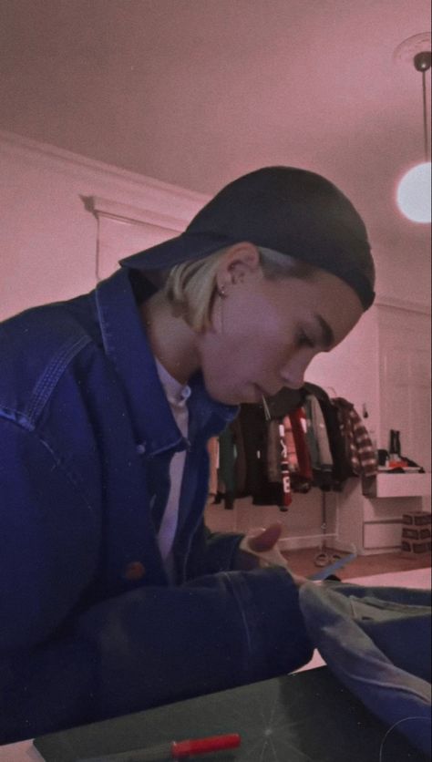 Lena Mantler Wallpaper, Lena Outfits, Masc Outfit, Lena Mantler, Masc Outfits, Androgynous Fashion, Cool Fits, Style Icon, Boyfriend Material