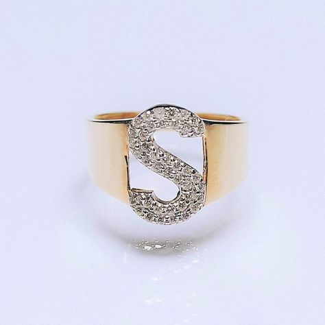 Personalized Initial Ring, Couples Rings, Dainty Diamond Ring, Marriage Ring, Gold Ring Designs, Bracelets Gold Diamond, Initial Ring, Bathroom Designs, Flower Jewelry