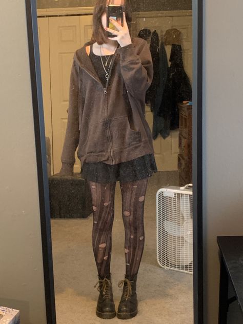 Ripped Black Tights Outfit, Distressed Tights Outfits, Ripped Tights Outfit Grunge, Skirt Alt Outfits, Black Pleated Skirt Outfit Aesthetic, Black Ripped Tights, Brown Tennis Skirt Outfit, Pleated Skirt Outfit Aesthetic, Brown Tights Outfit