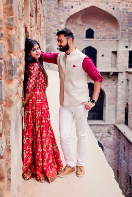 125 Pre Wedding Photoshoot Ideas To Bookmark! - Wedbook Preshoot Wedding Photo Shoot, Hampi Couple Photoshoot, Outdoor Photography Couple, Pre Wedding Shoot Ideas Photo Poses Outdoor, Outdoor Wedding Shoot Ideas, Pre Wedding Poses Indian, Pre Wedding Clothes Idea, Pre Wedding Shoot Poses, Romantic Couple Pic