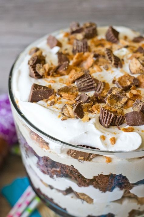 cream cheese trifle                                                                                                                                                                                 More Butterfinger Trifle, Cream Cheese Trifle, Dessert Trifles, Punch Bowl Cake Recipe, Trifle Bowl Recipes, Punch Bowl Cake, Trifle Dessert Recipes, Trifle Recipes, Trifle Pudding