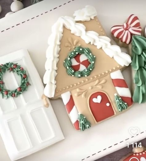 Christmas Cottage Cookies Decorated, Christmas Village Cookies Decorated, Christmas House Cookies Decorated, Sugar Cookie Gingerbread House, Gingerbread House Decorated Cookies, Gingerbread House Sugar Cookies, Gingerbread House Cookies Decorated, Christmas House Cookies, Gingerbread House Ideas