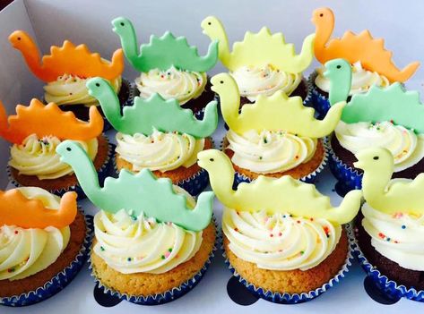 Cute Dinosaur Cupcakes, Dino Cupcakes Boys, Dinosaur Cupcakes Boys, Dinosaur Cupcake Ideas, Birthday Cupcakes Ideas For Boys, Cupcakes Dinosaur, Boys Cupcakes, Dinosaur Cupcake Cake, Dino Cupcakes