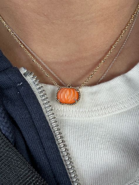 Kendra Scott Aesthetic, Scott Aesthetic, Necklace Gold Jewelry, Pumpkin Necklace, Kendra Scott Necklace, Halloween Orange, Aesthetic Vibes, Autumn Season, Jewelry Silver