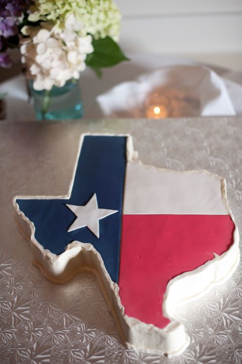 grooms cake for rehearsal dinner? We weren't planning on doing one at the wedding... Groomsman Cake, Texas Party, Wedding Cake Art, Southern Dinner, Texas Theme, Groom Cake, Western Parties, Themed Wedding Cakes, Grooms Cake