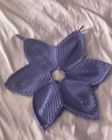 Lola’s Crochets on Instagram: "Ariana grande inspired top❤️ #crochet #crochetofinstagram #crochettok #arianagrande" Crochet Clothing And Accessories, Crochet Clothing, Crochet Diy, Crochet Ideas, Diy Crochet, Crochet Clothes, Ariana Grande, Crochet Top, Crochet Hats