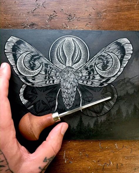 Jason Limberg on Instagram: “Creating a night sky moth linocut. 🌙 • Thought I would share a process video of this moth piece so far. What was meant to be a simple…” Linocut Moth, Moth Linocut, Linocut Inspiration, Woodcut Printmaking, Entomology Art, Sublimacion Ideas, Have A Magical Day, Moth Print, Lino Cuts