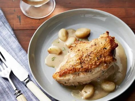 Ina Garten Chicken, Food Network Chefs, Garlic Recipe, Ina Garten Recipes, Food Network Canada, Dinner Party Recipes, Garlic Recipes, Top Recipes, Garlic Chicken