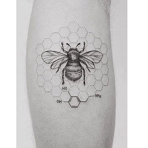 Dopamine Tattoo, Honey Bee Tattoo, Honeycomb Tattoo, Dragons Tattoo, Molecule Tattoo, Summer Tattoo, Muster Tattoos, Bee Honey, Bee Tattoo